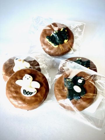 Halloween Decorated Oreos